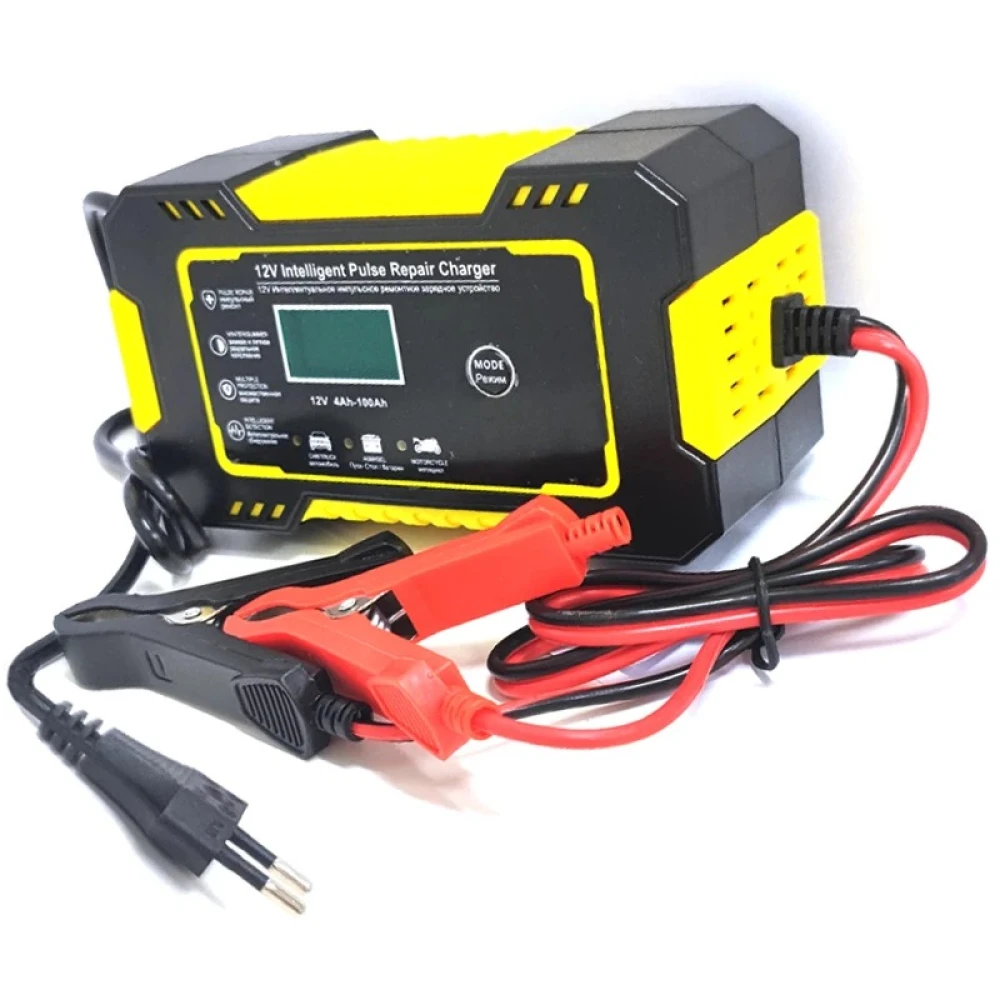Pantalla LCD digital encendida mostrando estado de carga en cargador inteligente