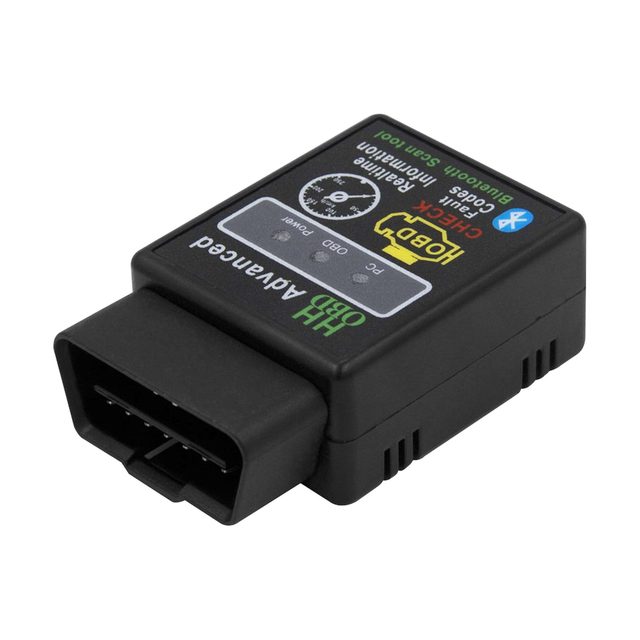 Μαύρος αντάπτορας ELM327 Bluetooth σε πλάγια όψη, με το βύσμα OBD2 16 ακίδων σε πρώτο πλάνο